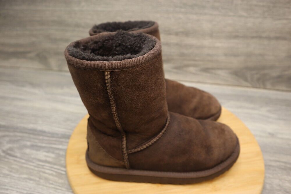 UGG Shoe Kids Girls Youth 3 Classic Short Boot Brown Pull On Fleece Lined Casual